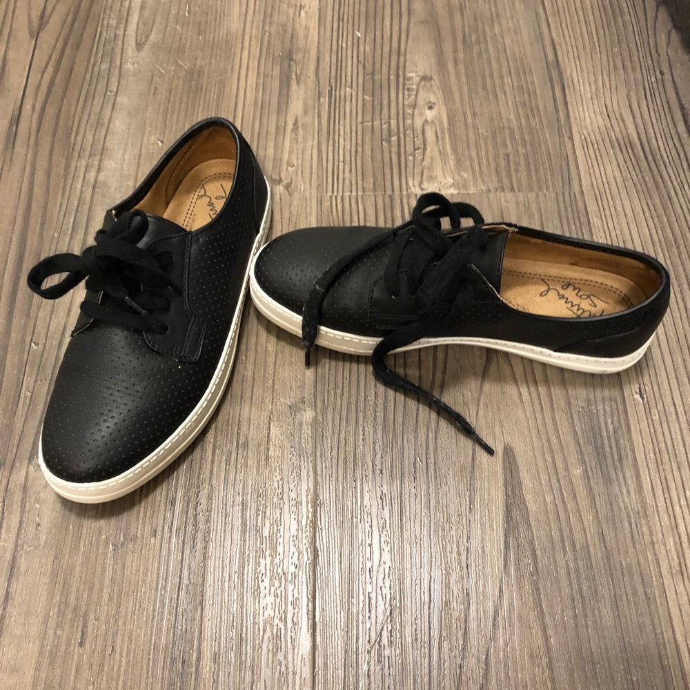 CASUAL FLAT SNEAKERS